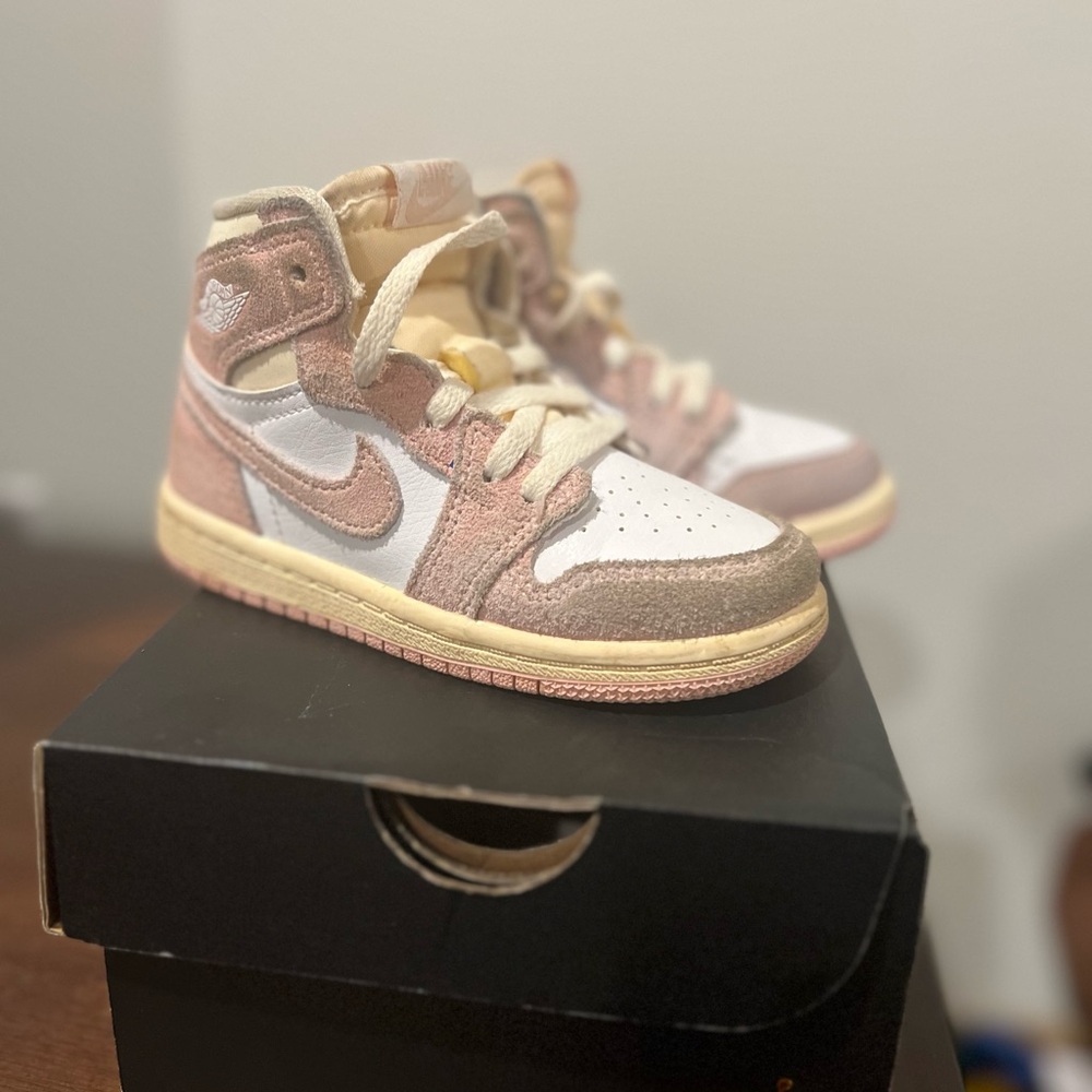 Jordan 1 High Tops - Atmosphere/White-Muslin-Sail